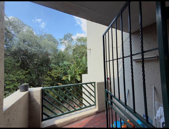 1 BEDROOM APARTMENT FOR SALE IN BRYANSTON